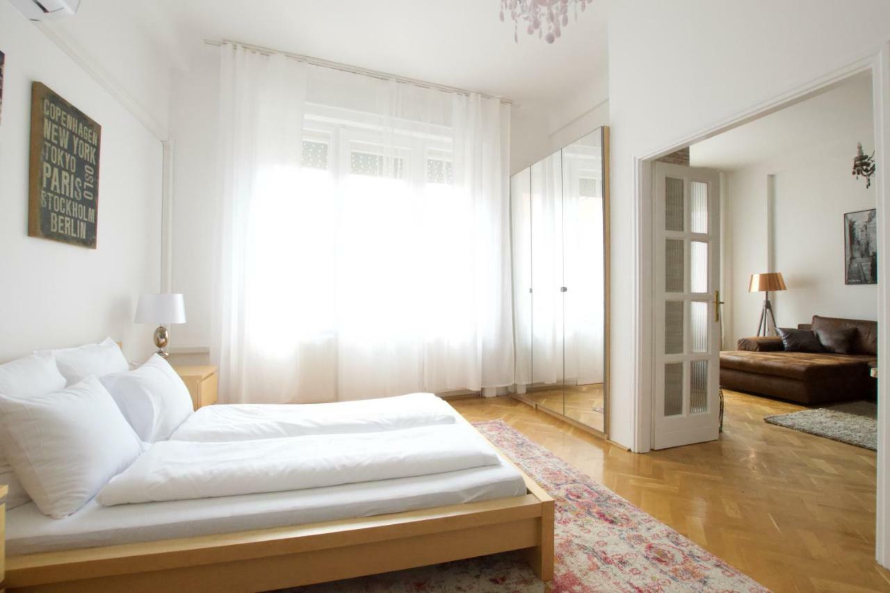 Standard Apartment By Hi5 - Madach Imre 1 Budapest Exterior photo